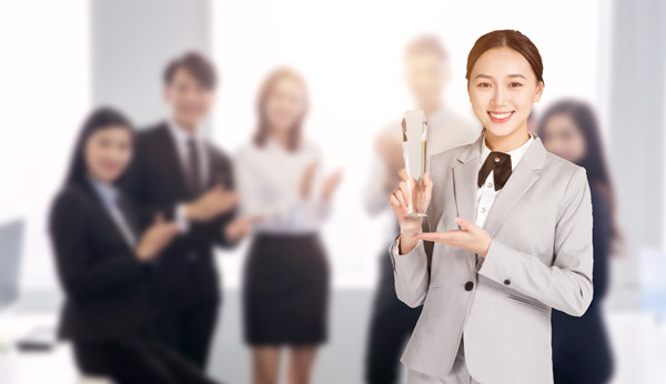 深入了解行業(yè)趨勢，優(yōu)化企業(yè)戰(zhàn)略決策