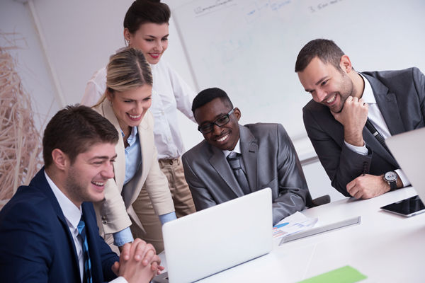 多元化團(tuán)隊(duì)績效管理：適應(yīng)多元化環(huán)境，促進(jìn)團(tuán)隊(duì)和諧