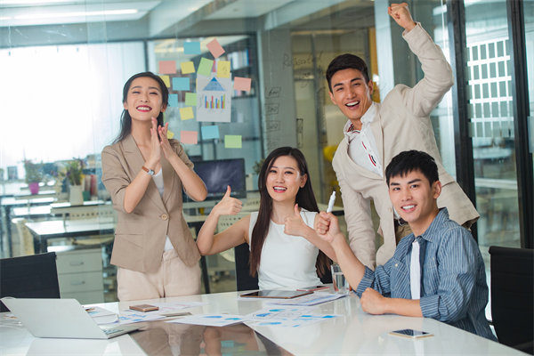 社會(huì)責(zé)任與績(jī)效管理：承擔(dān)社會(huì)責(zé)任，提升企業(yè)形象