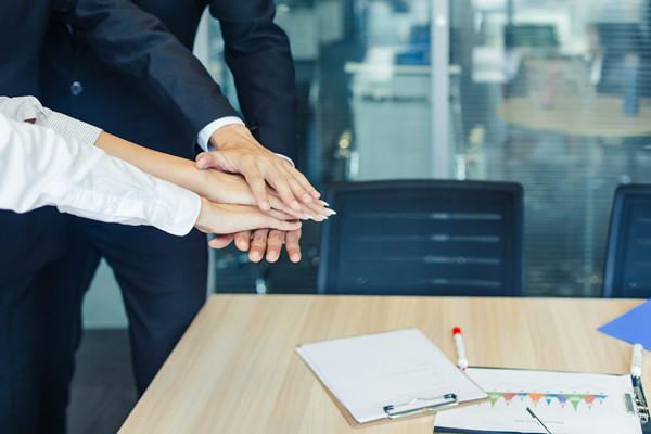 遠(yuǎn)程團(tuán)隊(duì)的績(jī)效管理：應(yīng)對(duì)遠(yuǎn)程挑戰(zhàn)，保持高效協(xié)作