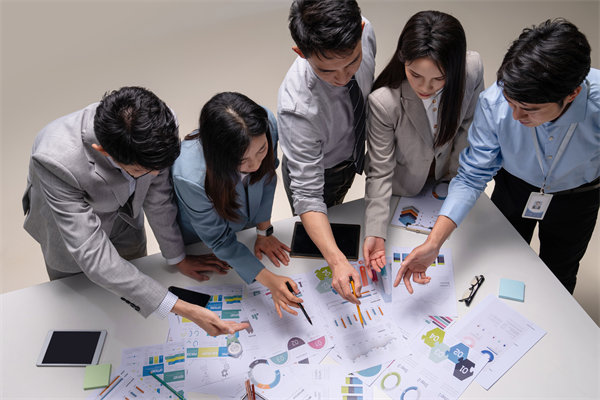 制定精準(zhǔn)經(jīng)營計劃，引領(lǐng)企業(yè)穩(wěn)健發(fā)展，實現(xiàn)長遠目標(biāo)