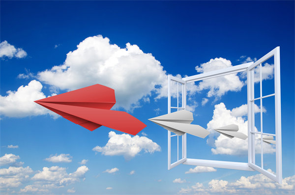 在企業(yè)管理中，專權(quán)式和民主式管理各有哪些優(yōu)缺點(diǎn)？