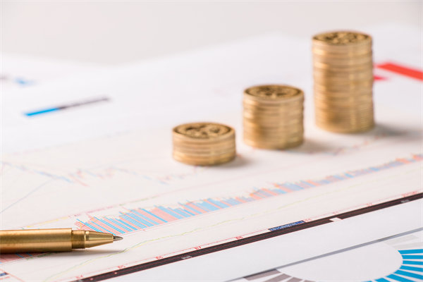 結(jié)合實際，談?wù)勂髽I(yè)在戰(zhàn)略薪酬設(shè)計時要注意哪些問題？