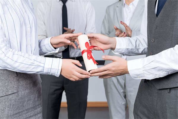 人力資源激勵機(jī)制的物質(zhì)激勵與非物質(zhì)激勵怎么運(yùn)用？