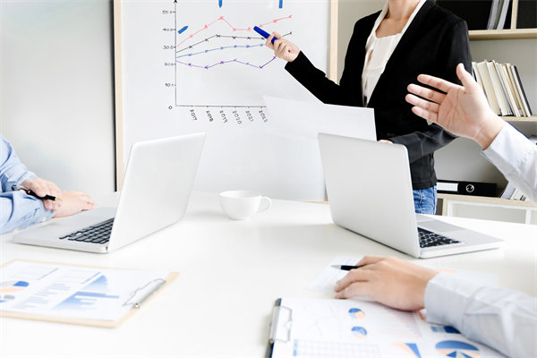 如何設計科學的薪酬績效以激勵員工持續(xù)高效工作？