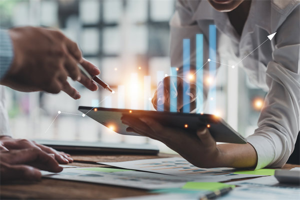 年度經(jīng)營計(jì)劃中，如何強(qiáng)化成本控制與提升運(yùn)營效率？