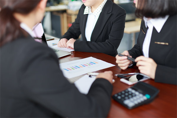 薪酬績效管理中的溝通障礙如何克服，增強(qiáng)員工信任感？