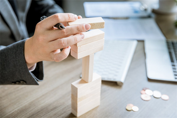 集團(tuán)管控如何平衡創(chuàng)新與穩(wěn)定，推動(dòng)可持續(xù)發(fā)展？