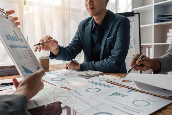 如何利用數(shù)據(jù)分析優(yōu)化年度經(jīng)營(yíng)決策，實(shí)現(xiàn)精準(zhǔn)管理？