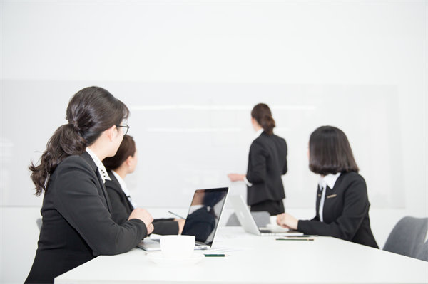 成本削減與效益增長，咨詢?nèi)绾握业阶罴哑胶恻c？