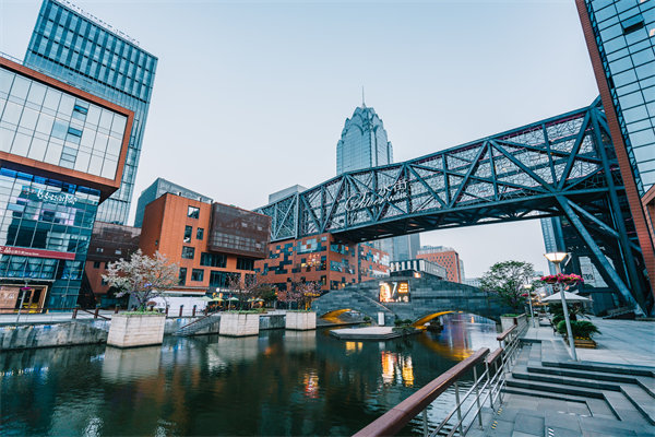 管理咨詢?nèi)绾沃幉ㄆ髽I(yè)制定科學(xué)的戰(zhàn)略規(guī)劃？