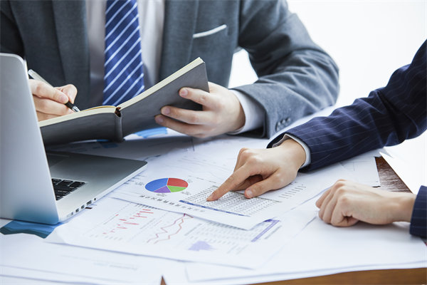 薪酬管理中，如何平衡激勵(lì)與成本控制，實(shí)現(xiàn)雙贏？