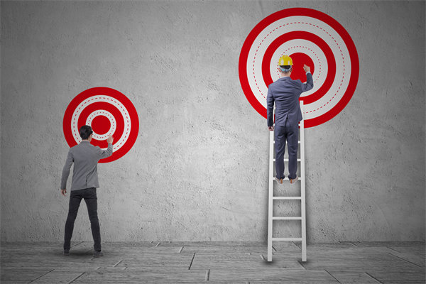 在薪酬體系構(gòu)建時(shí)，如何確保公平性，同時(shí)滿足員工期望？