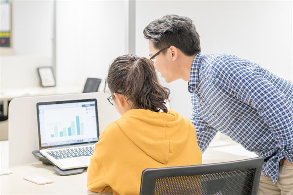 女子漏接電話被市監(jiān)所工作人員辱罵，人力資源管理有何感悟？