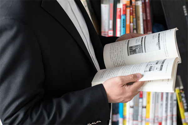 在快速變化的市場中，集團管控如何保持靈活性？