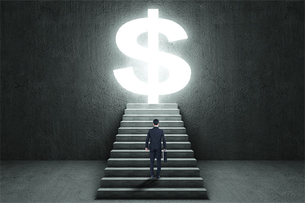 薪酬管理中，如何考慮員工個人發(fā)展，實現(xiàn)長期激勵？