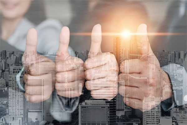 薪酬管理中，如何考慮員工個人發(fā)展，實現(xiàn)長期激勵？