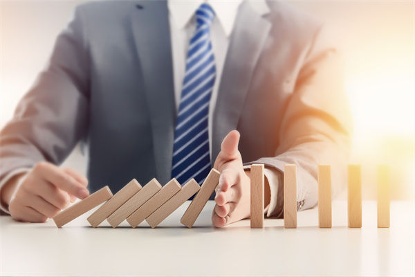 風(fēng)險評估與應(yīng)對：組織規(guī)劃中如何預(yù)見并減輕潛在問題？