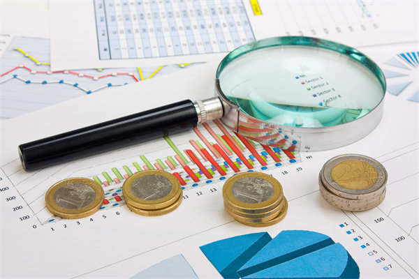 預(yù)算編制時(shí)，如何平衡長(zhǎng)期規(guī)劃與短期資金需求？