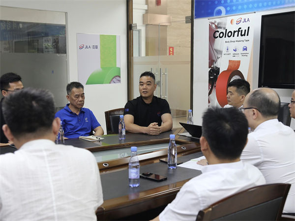 杰聯(lián)董事長兼總經理歐鎮(zhèn)堅先生