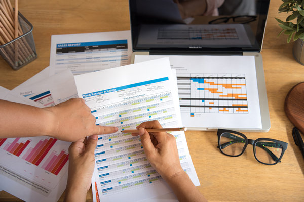 在薪酬績效管理中，如何融入員工個人發(fā)展計劃？