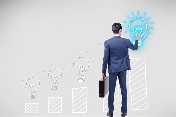 如何通過預算分析，識別企業(yè)運營中的潛在風險與機遇？