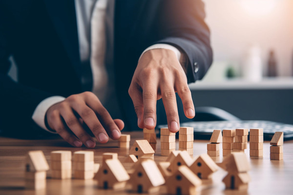 面對(duì)復(fù)雜市場(chǎng)環(huán)境，集團(tuán)管控咨詢?nèi)绾未_保企業(yè)穩(wěn)健前行？