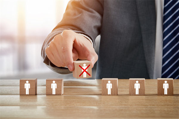 微軟在華外包公司一天裁員近2000人，人力資源管理怎么看？