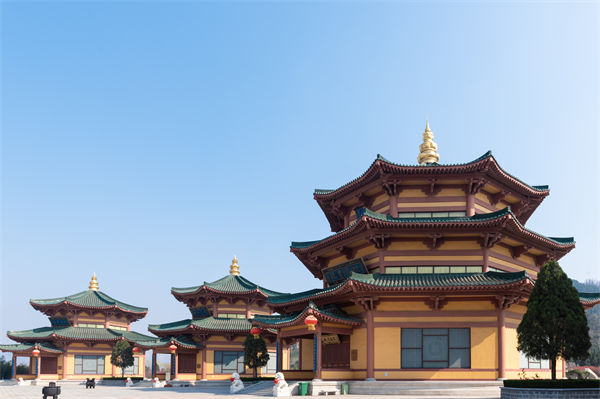 煙臺(tái)企業(yè)戰(zhàn)略模糊難落地？戰(zhàn)略咨詢公司如何精準(zhǔn)錨定增長(zhǎng)賽道？