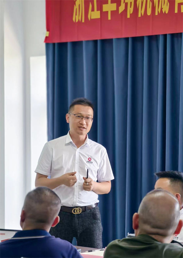 正睿咨詢集團(tuán)運(yùn)營(yíng)總監(jiān)杜章勝老師致辭