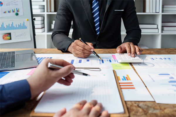 效能提升乏力，數(shù)智化咨詢?cè)鯓訁f(xié)助找到破局支點(diǎn)？