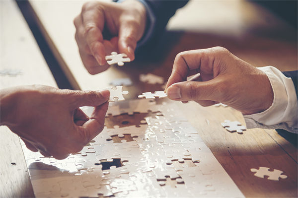 跨部門(mén)協(xié)同處處卡點(diǎn)，集團(tuán)管控咨詢(xún)?nèi)绾未蛲ū趬荆? /></a></div>
                    <div   id=